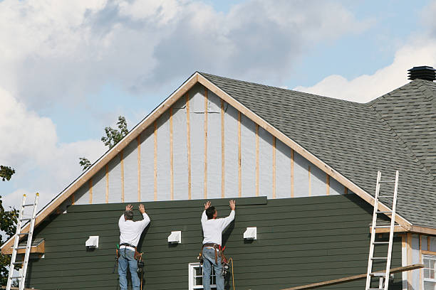 Professional Siding Installation technician working in Cambridge, IL